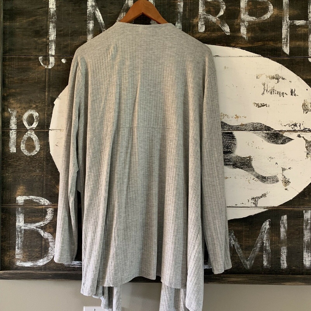 Plus Size Grey Pocketed Cardigan Sweater Top NWT! - Picture 4 of 7